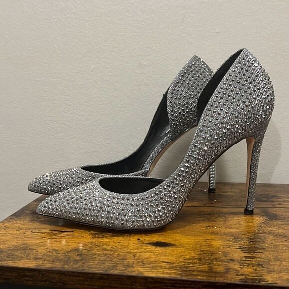 Steve Madden silver sparkles and shimmery rhinestones pointed toe stilettos. Siz - Picture 3 of 12